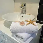 White Star Apartment
